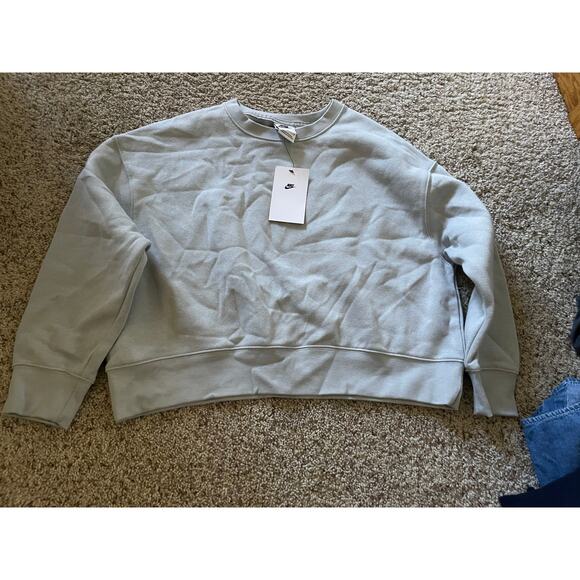 NWT Nike womens medium sweatshirt - Picture 1 of 3